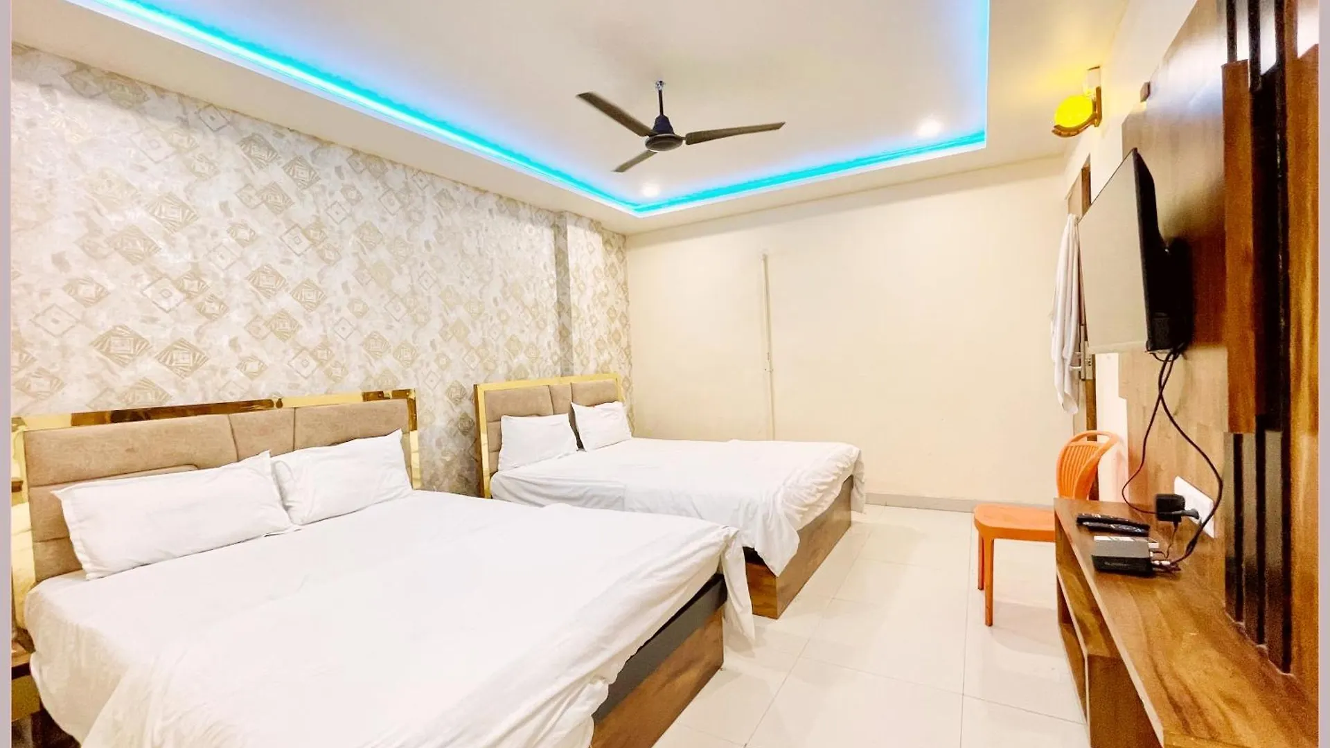 Hotel Rv-Stay - Rudra Near Kashi Vishwanath Temple - Restaurant And Lift Facilities - Fully Air Conditioned Hotel - Top Rated Hotel Varanasi