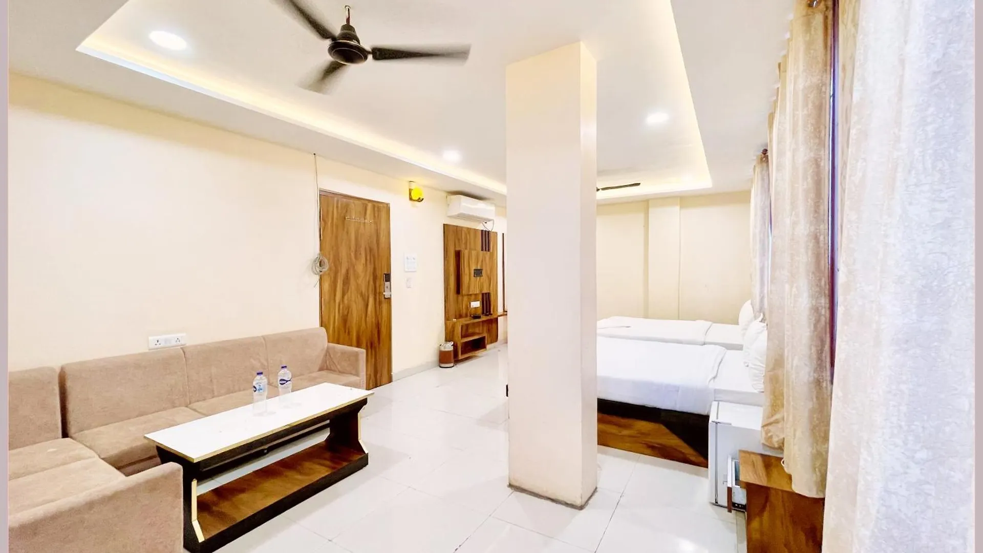 Hotel Rv-Stay - Rudra Near Kashi Vishwanath Temple - Restaurant And Lift Facilities - Fully Air Conditioned Hotel - Top Rated Hotel Varanasi India