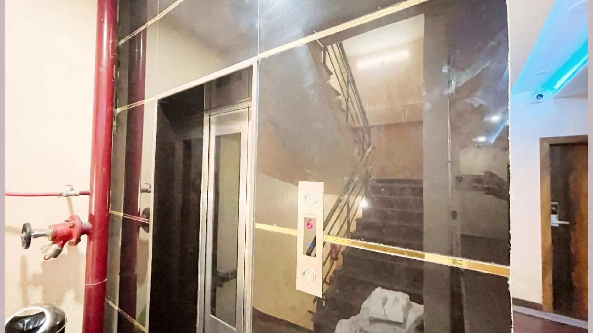 Hotel Rv-Stay - Rudra Near Kashi Vishwanath Temple - Restaurant And Lift Facilities - Fully Air Conditioned Hotel - Top Rated Hotel Varanasi 4*,  India
